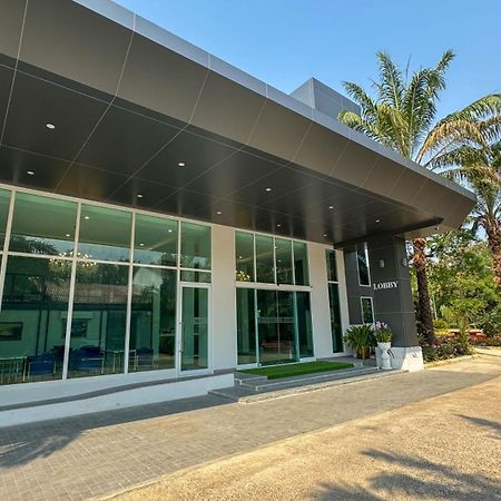 Baan Suan Khun Ta And Golf Resort Убонратчатхани Экстерьер фото