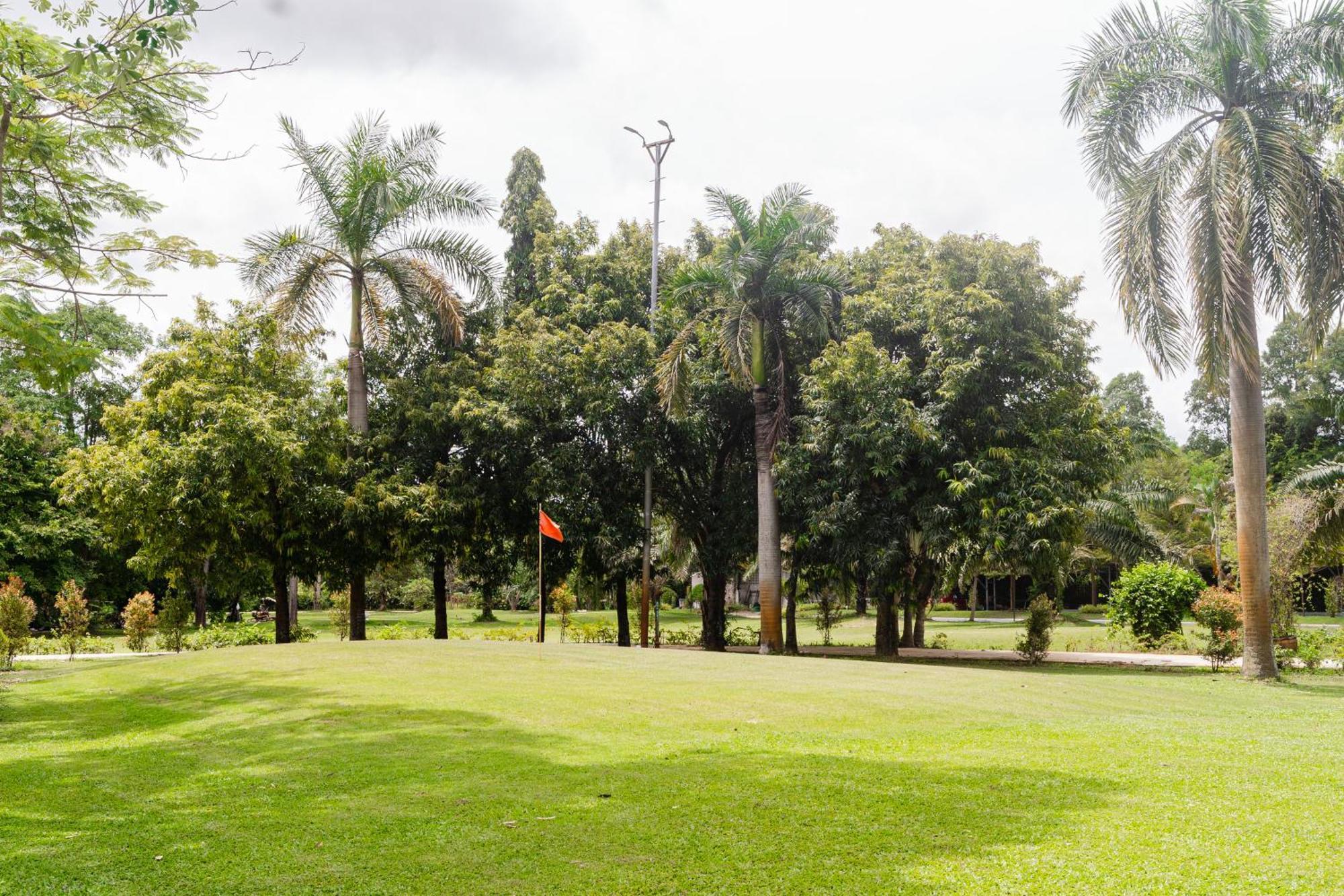 Baan Suan Khun Ta And Golf Resort Убонратчатхани Экстерьер фото