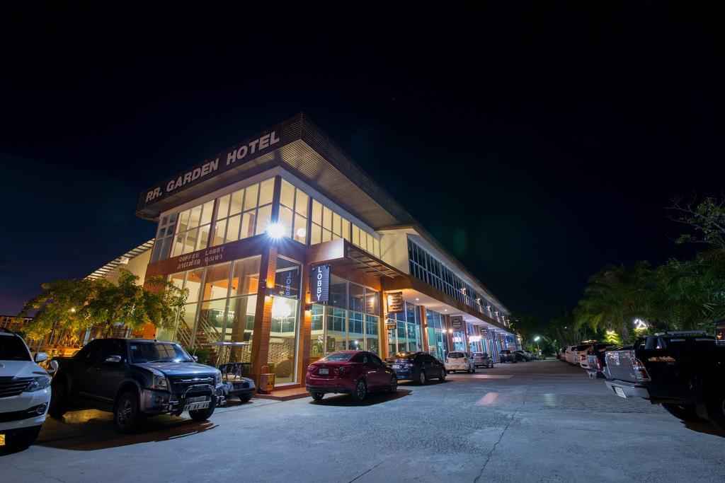 Baan Suan Khun Ta And Golf Resort Убонратчатхани Экстерьер фото