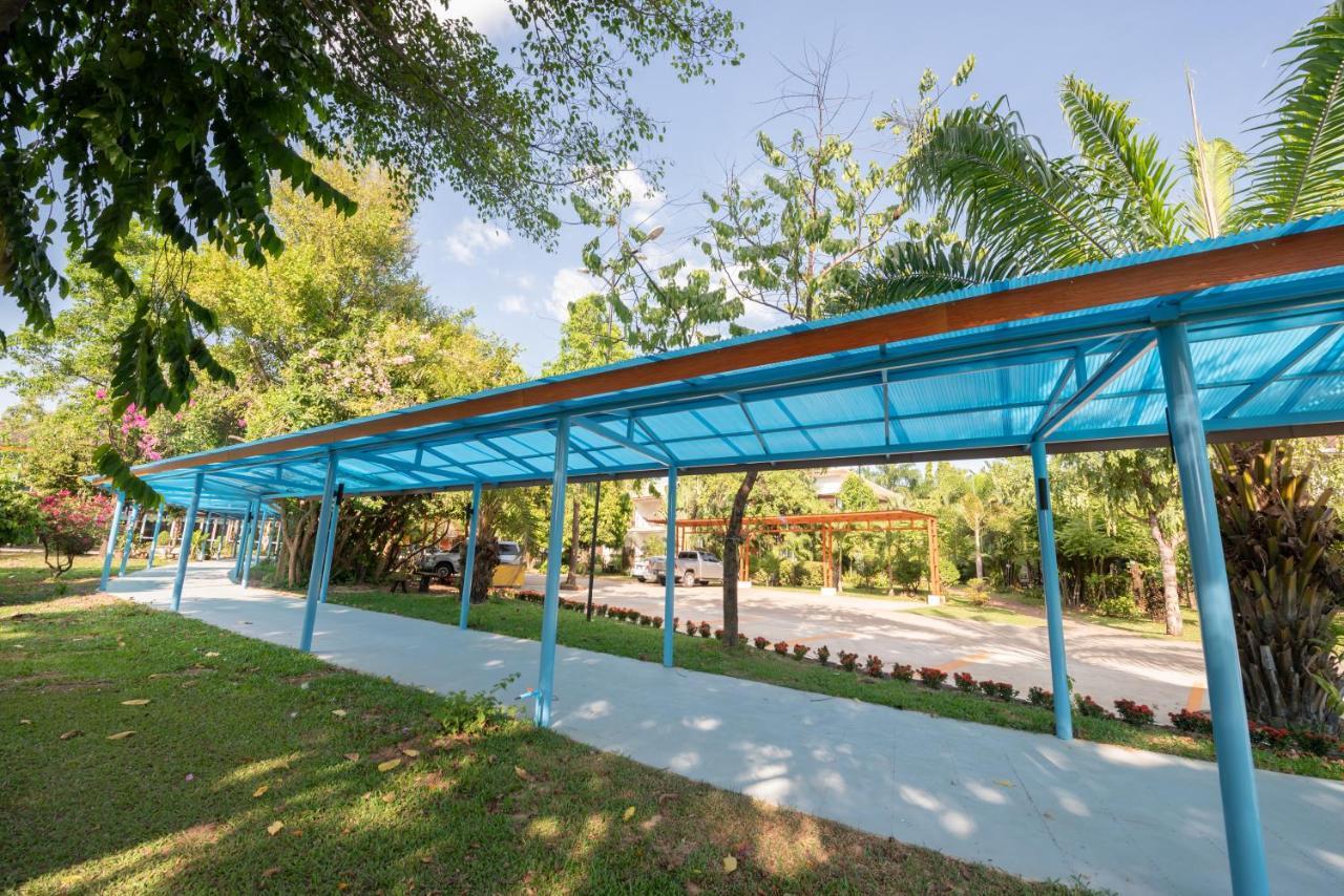Baan Suan Khun Ta And Golf Resort Убонратчатхани Экстерьер фото